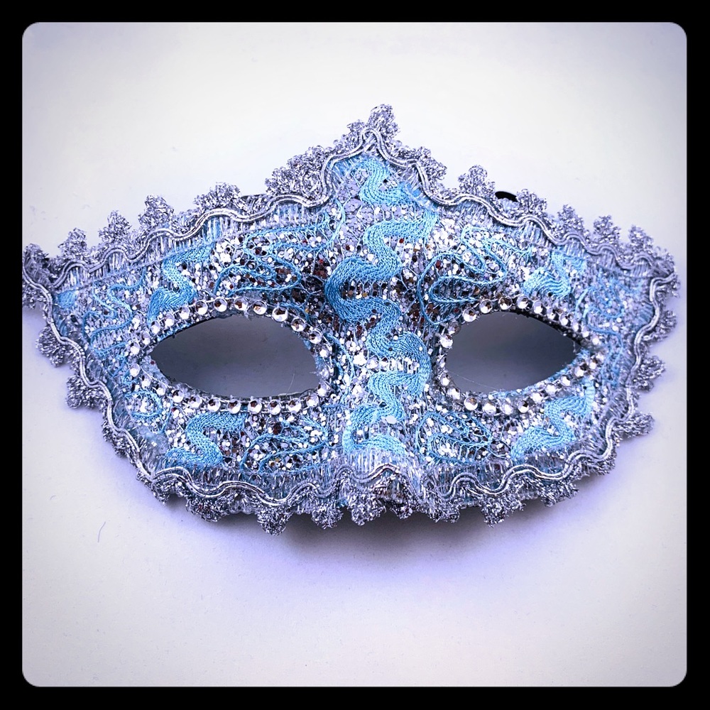 BLUE MARDI GRAS MASK NWT